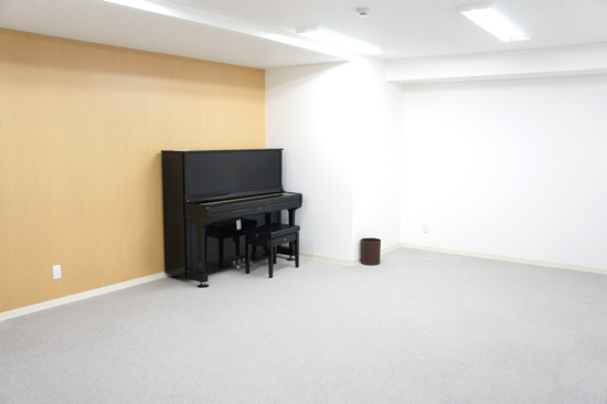 Studio Room / Upright Piano